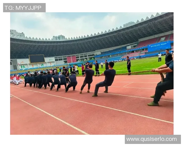 足球明星划船比赛精彩瞬间展现运动员风采与团队合作精神的完美结合