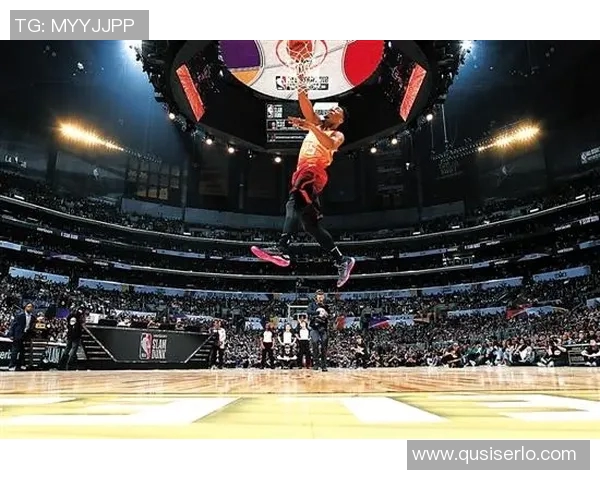 足球明星们的扣篮挑战谁能在篮球场上大显身手视频揭秘